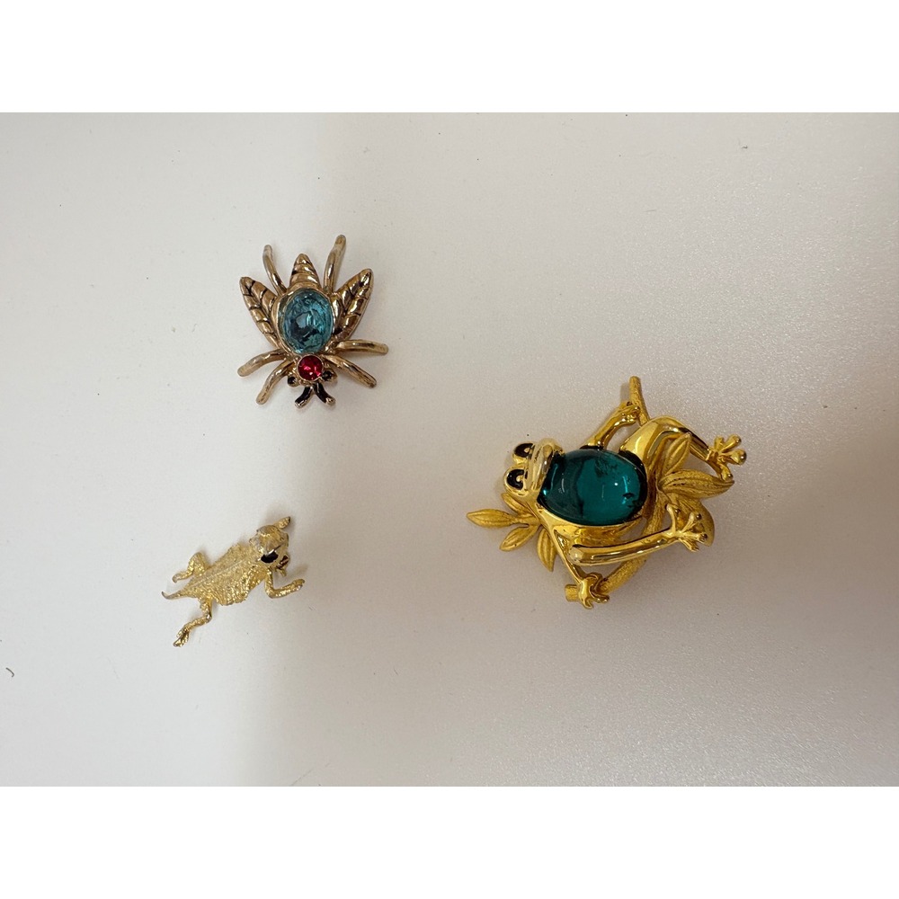 Vintage Gold Tone Animal Brooch Set Frog Fly Lizard Jeweled Pins 3pc